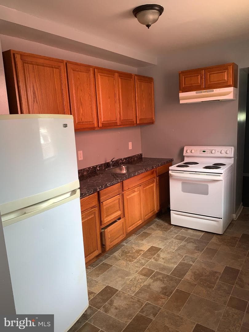 2610 E Lehman Street photo 6