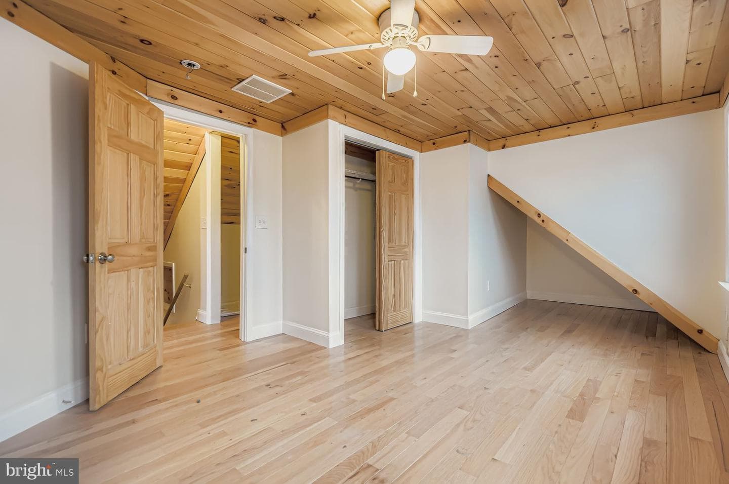 5930 Glenoak Avenue photo 13