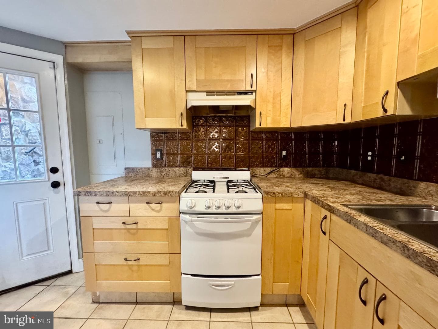 3811 Hudson Street photo 17