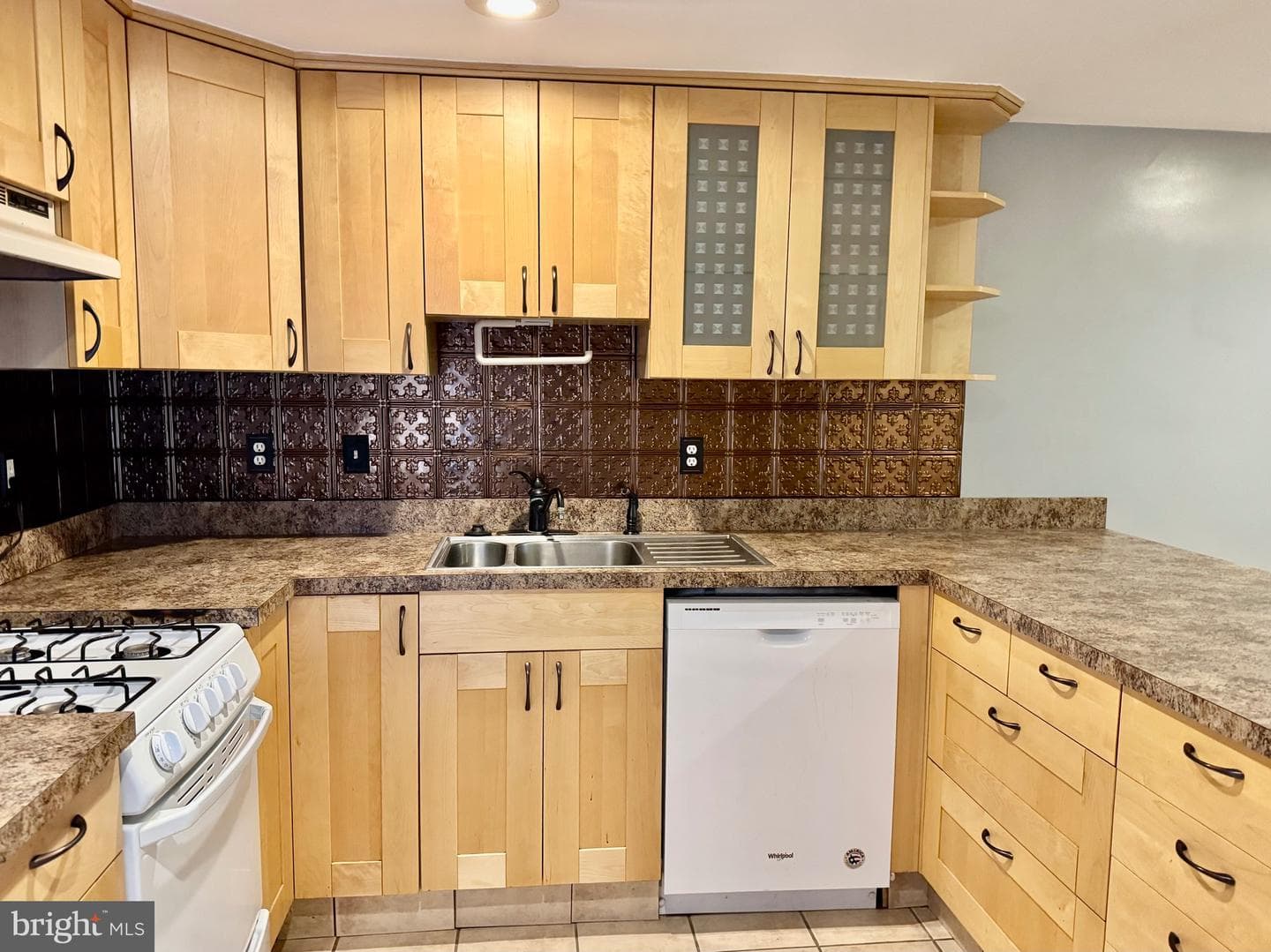 3811 Hudson Street photo 18