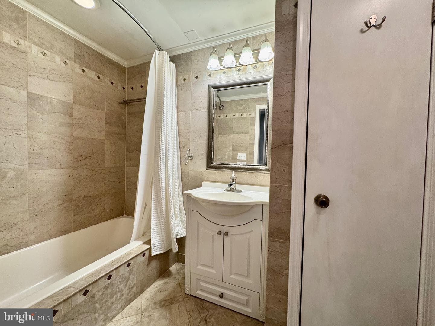 3811 Hudson Street photo 19