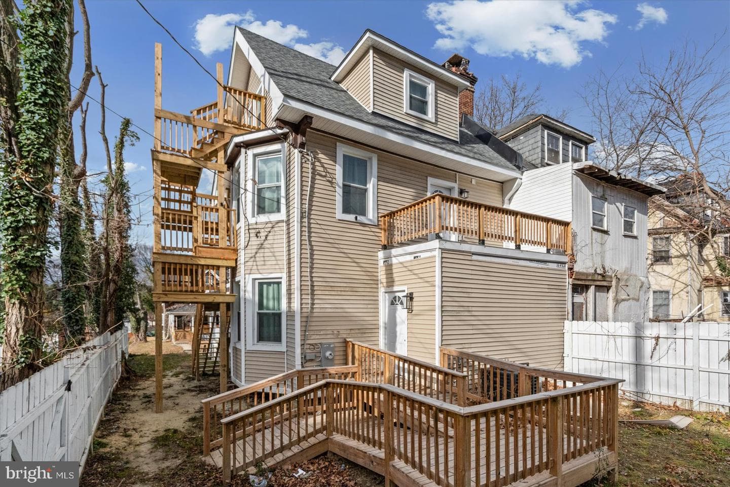 2101 Elsinore Avenue photo 4