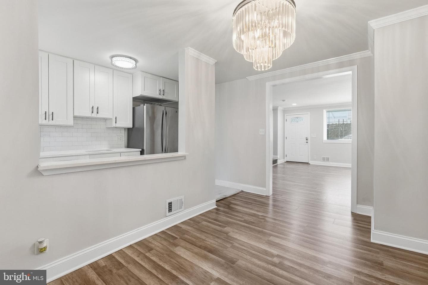 1244 N Augusta Avenue photo 5