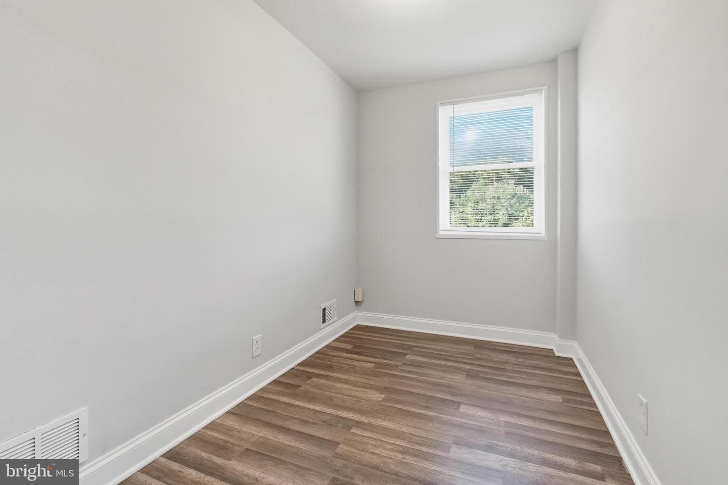 1244 N Augusta Avenue photo 9
