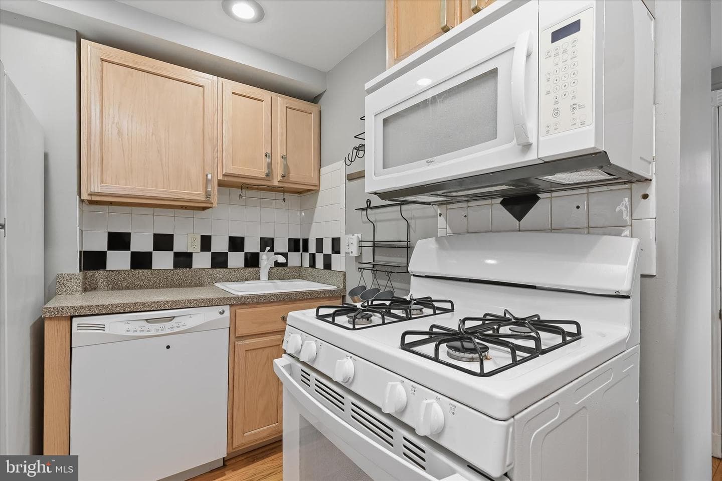 1621 Olive Street photo 9