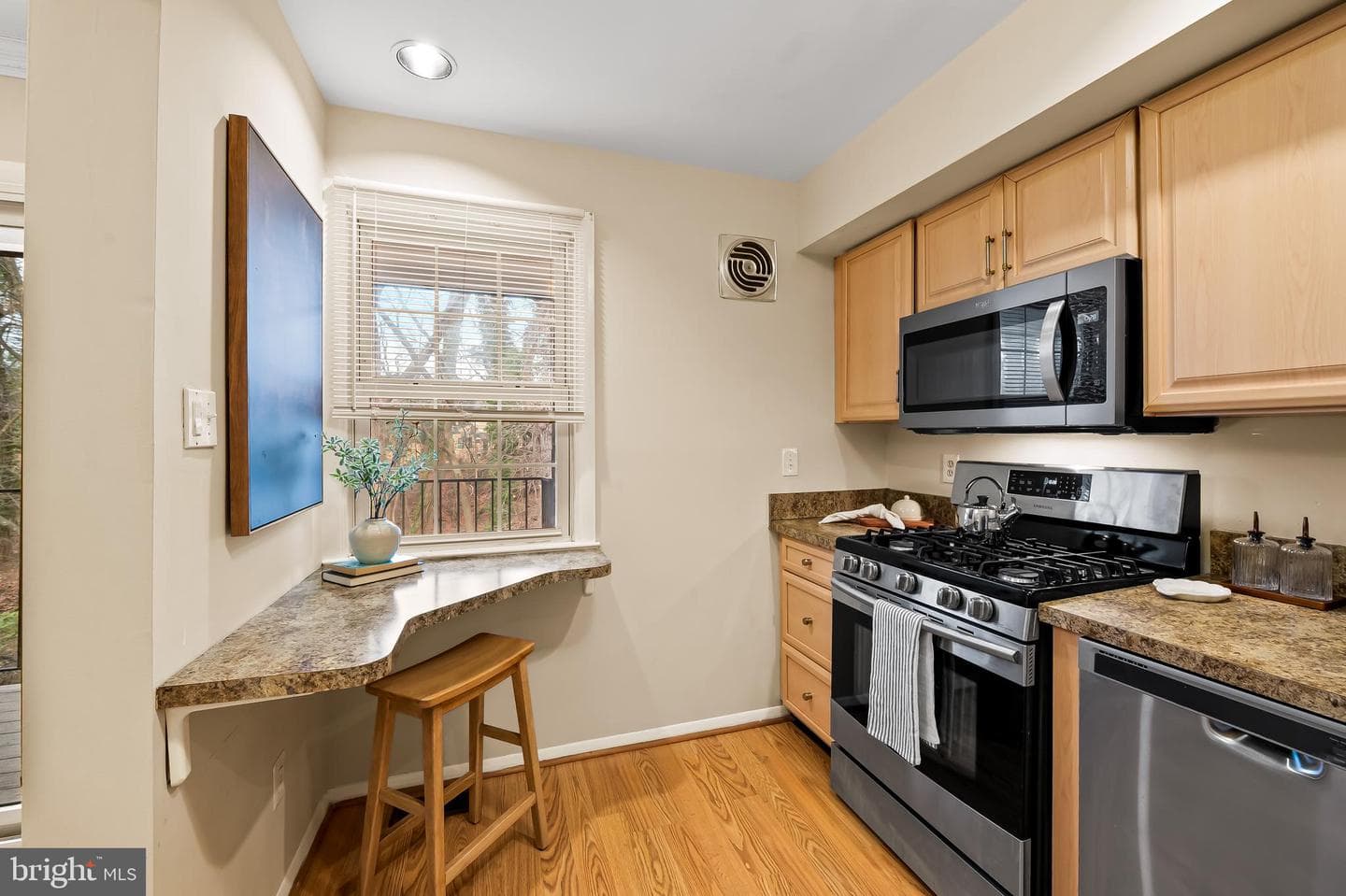 327 Homeland Southway #3b photo 17