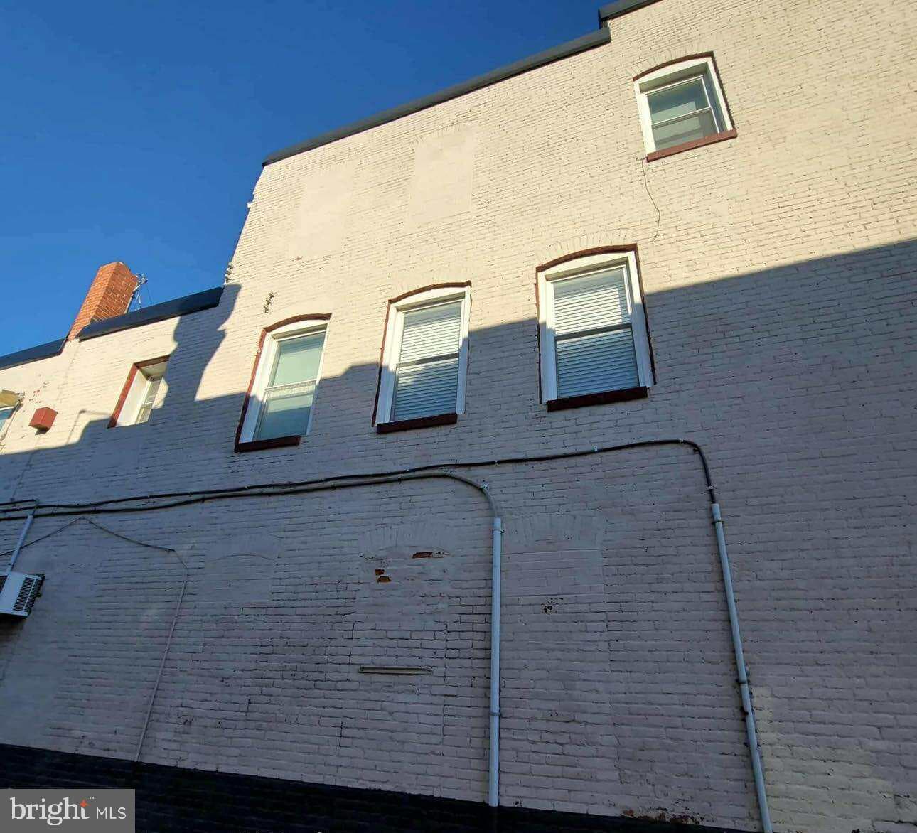 2322 E Monument Street photo 2