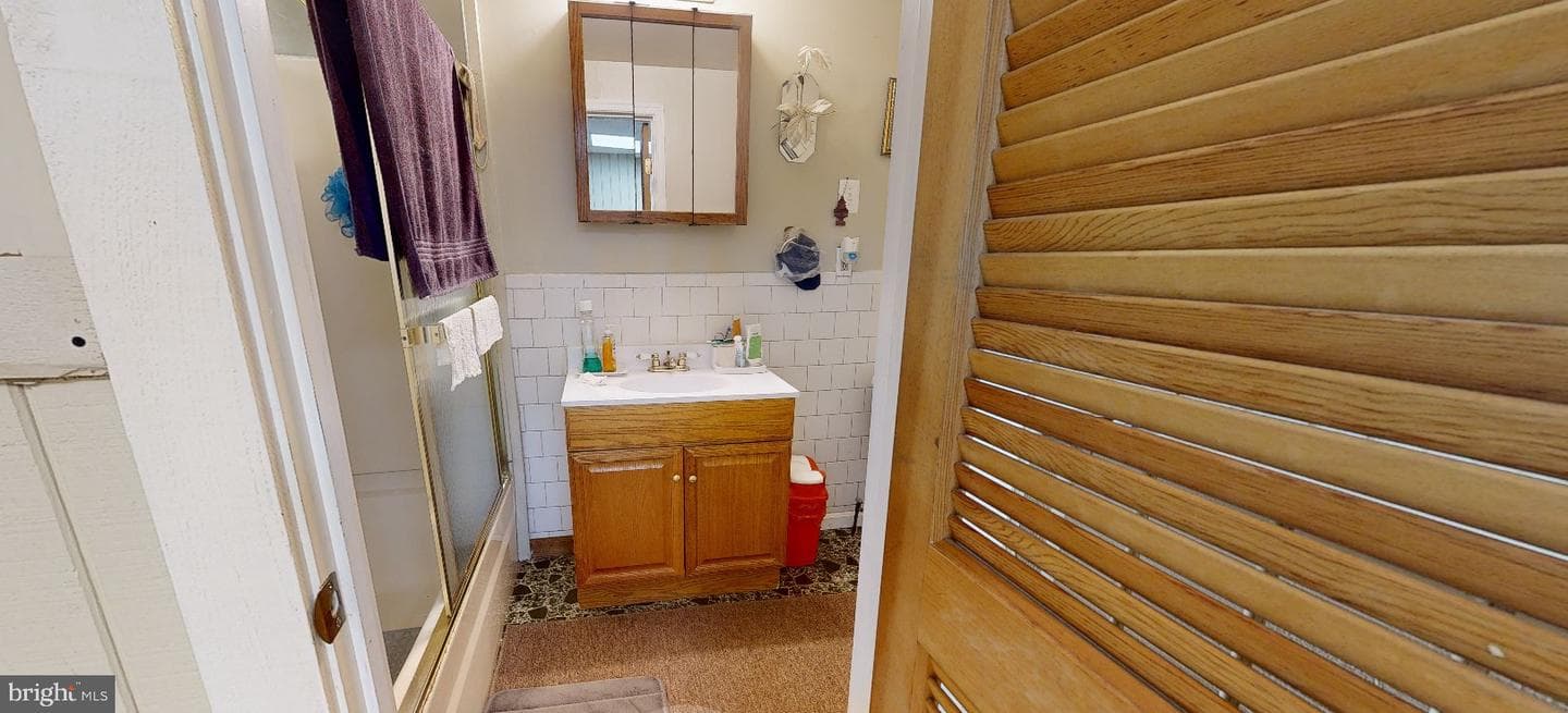 2322 E Monument Street photo 20