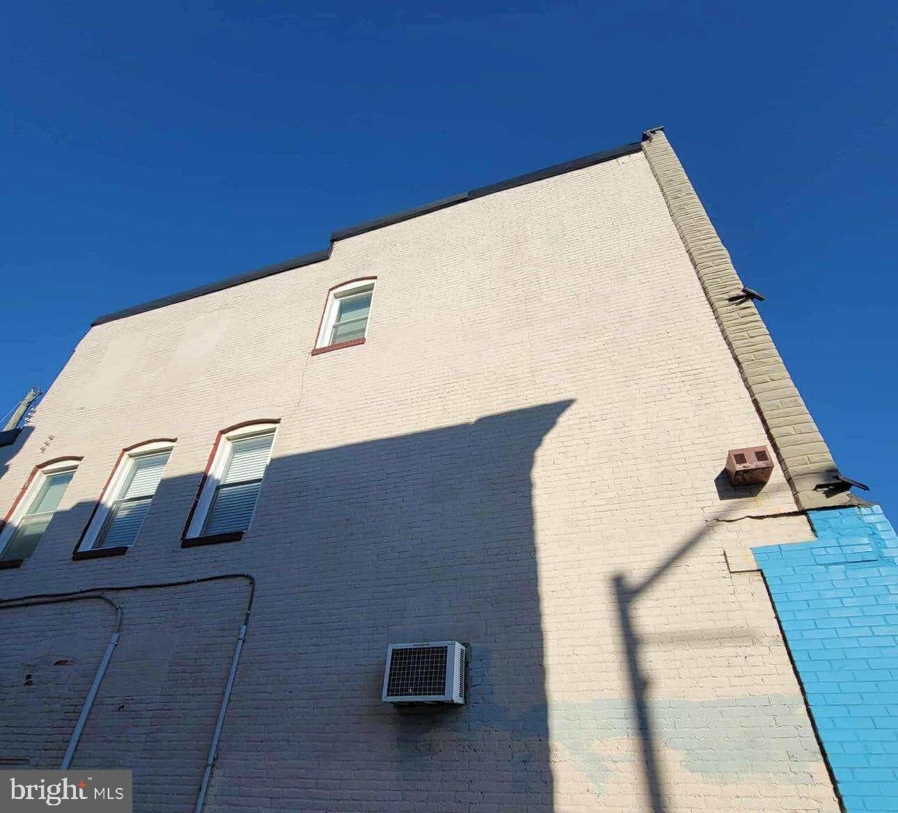 2322 E Monument Street photo 3