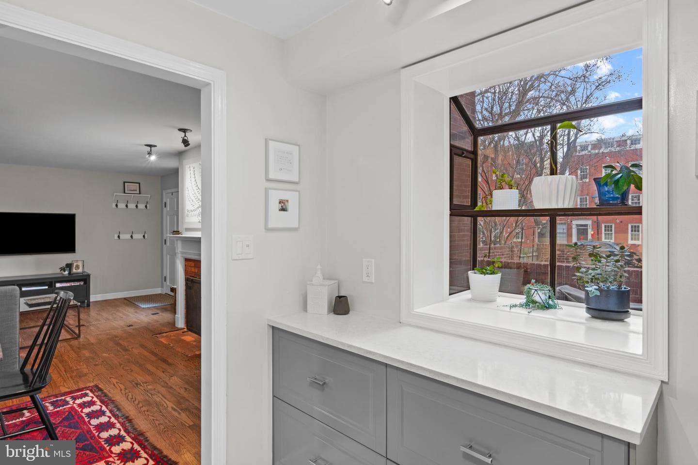 132 W Lee Street photo 10