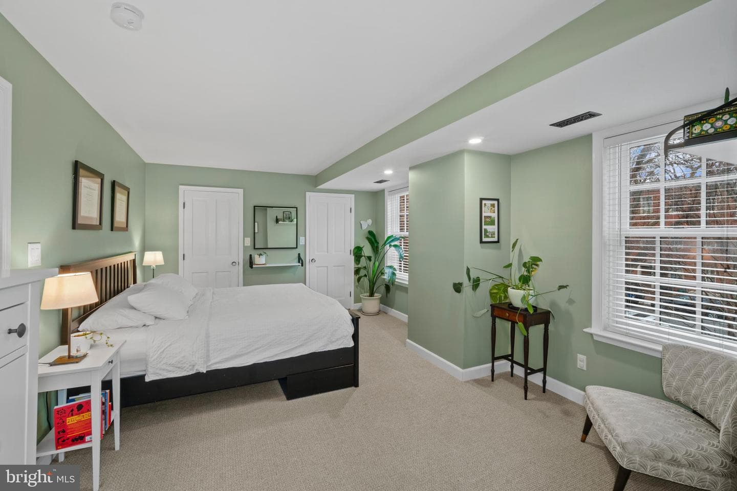 132 W Lee Street photo 17