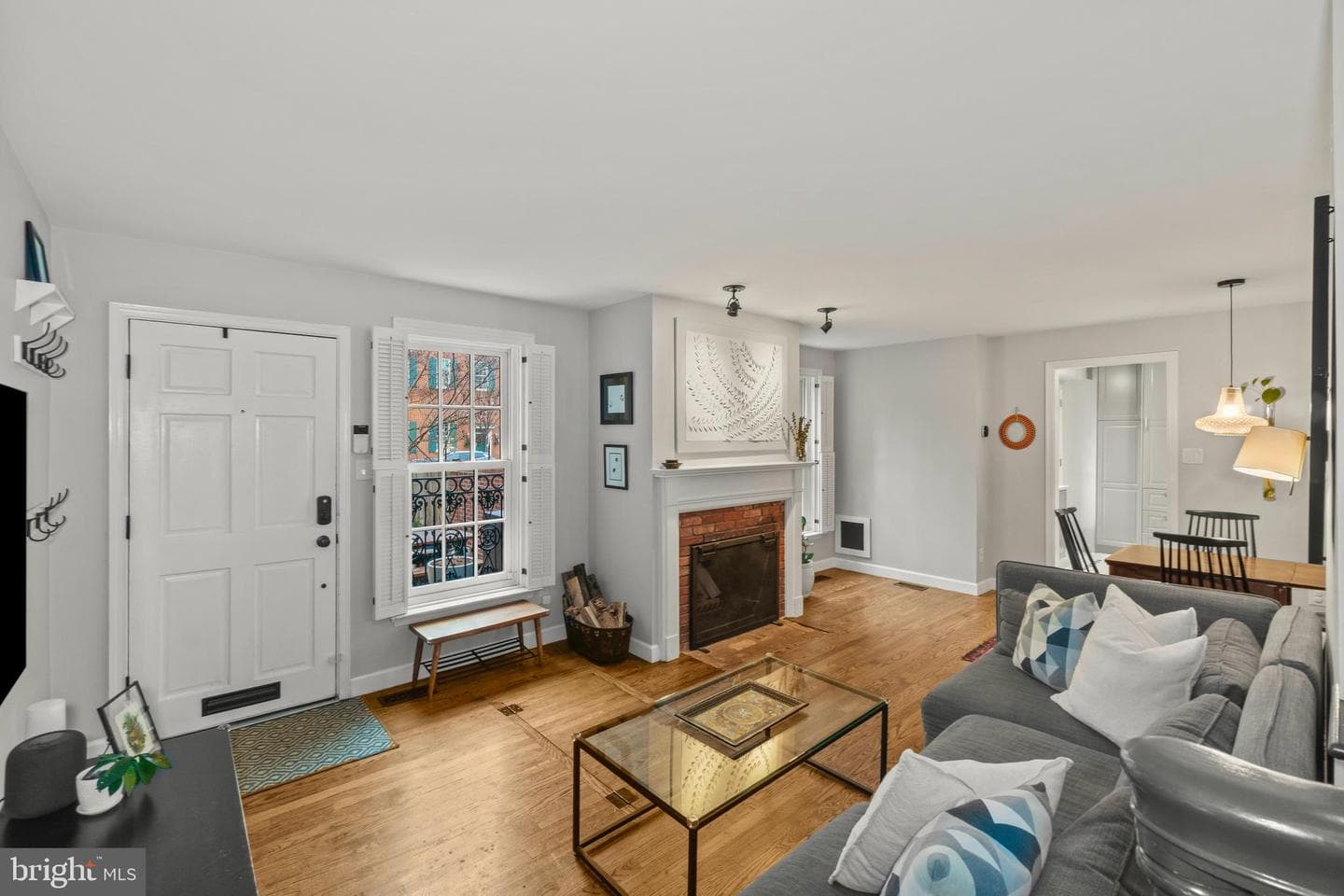 132 W Lee Street photo 3