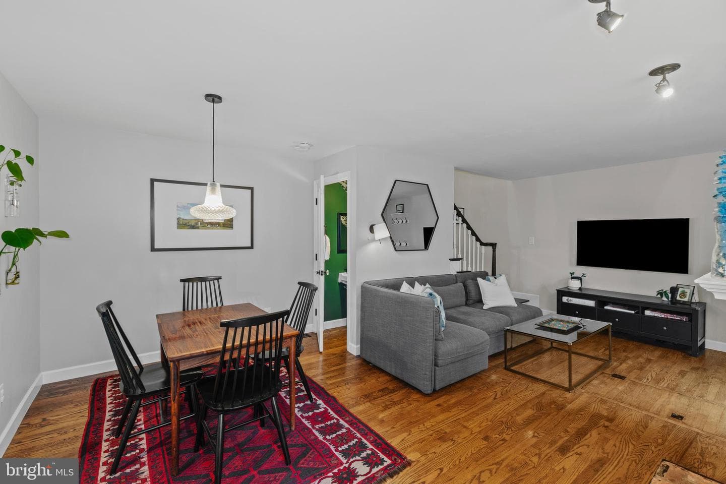 132 W Lee Street photo 4