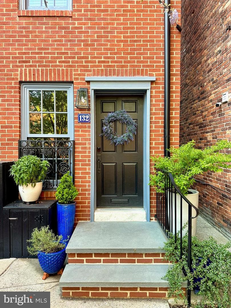 132 W Lee Street photo 40