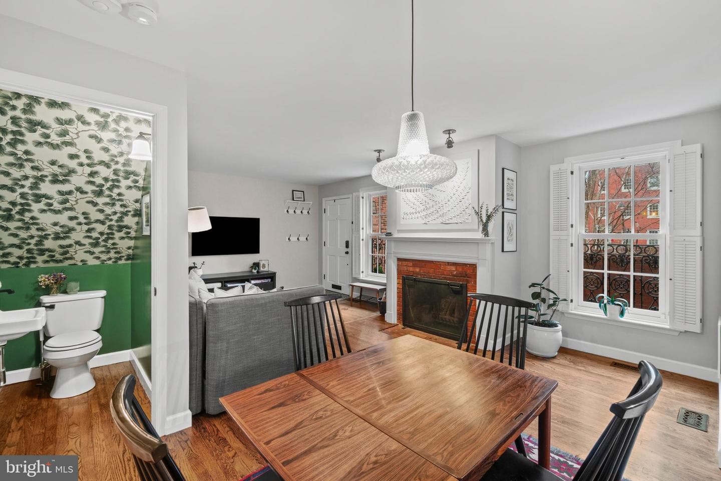 132 W Lee Street photo 6