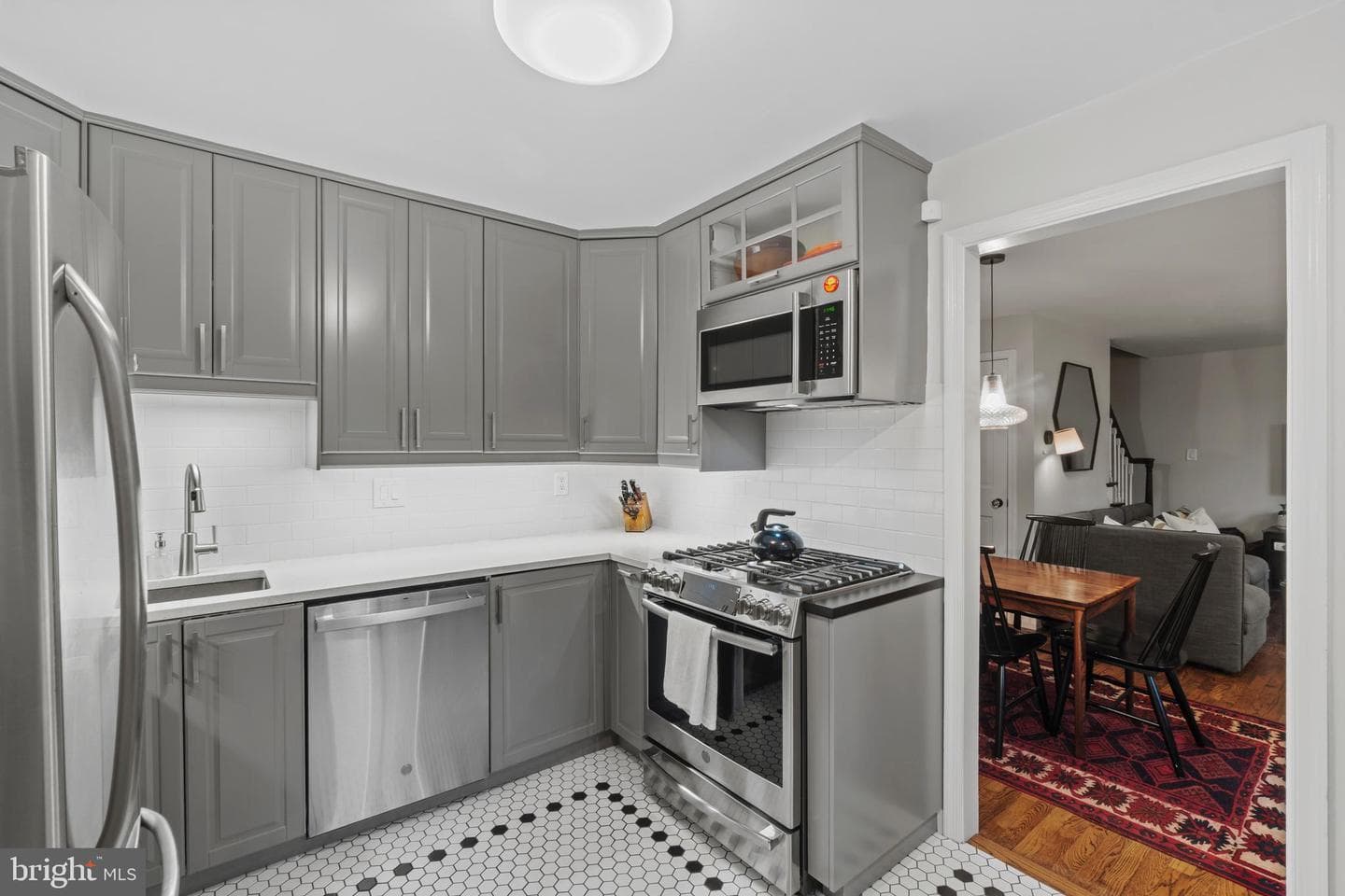 132 W Lee Street photo 9