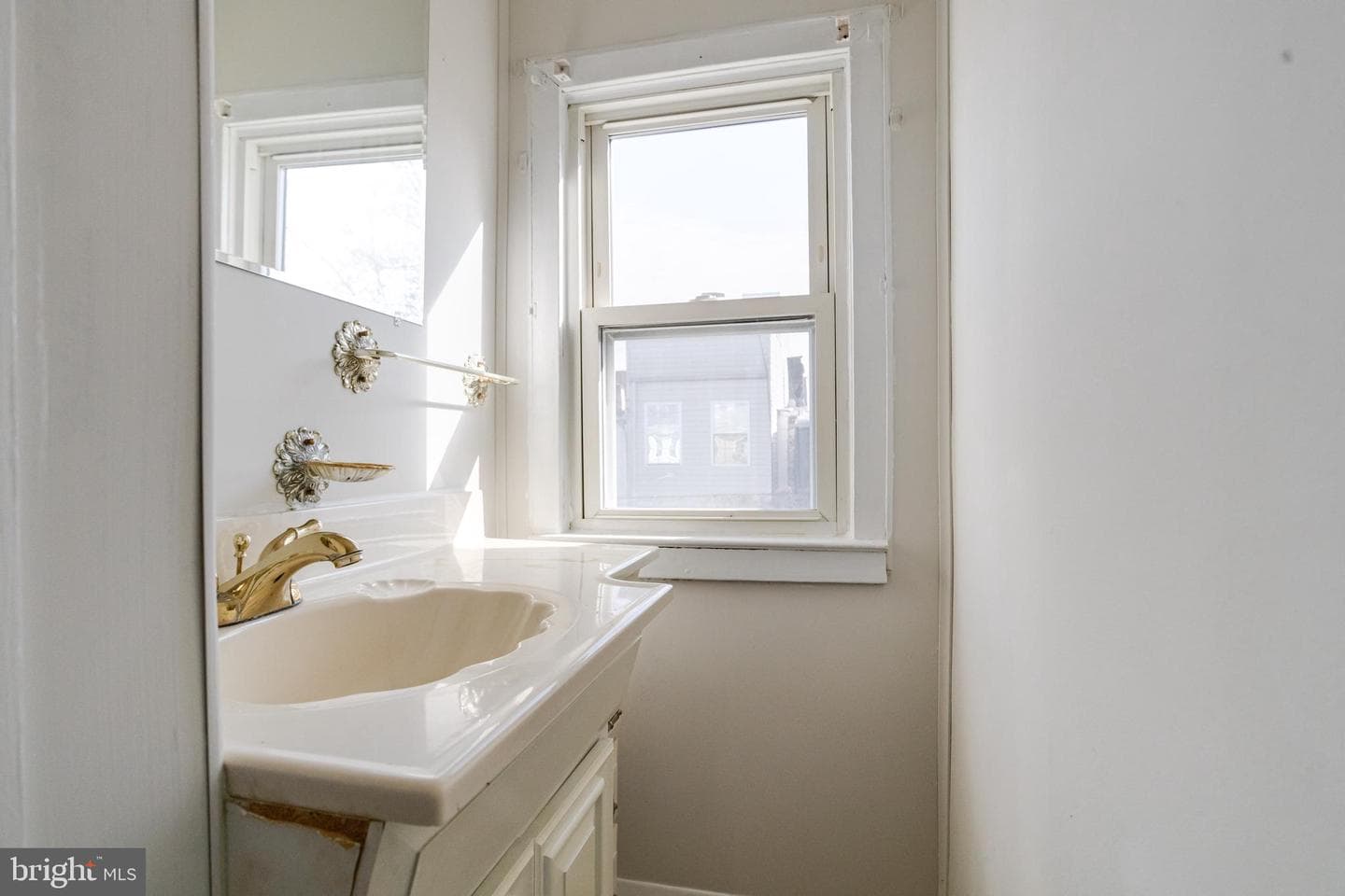 1313 James Street photo 39