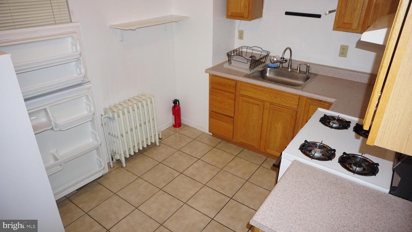 242 S Highland Avenue photo 18