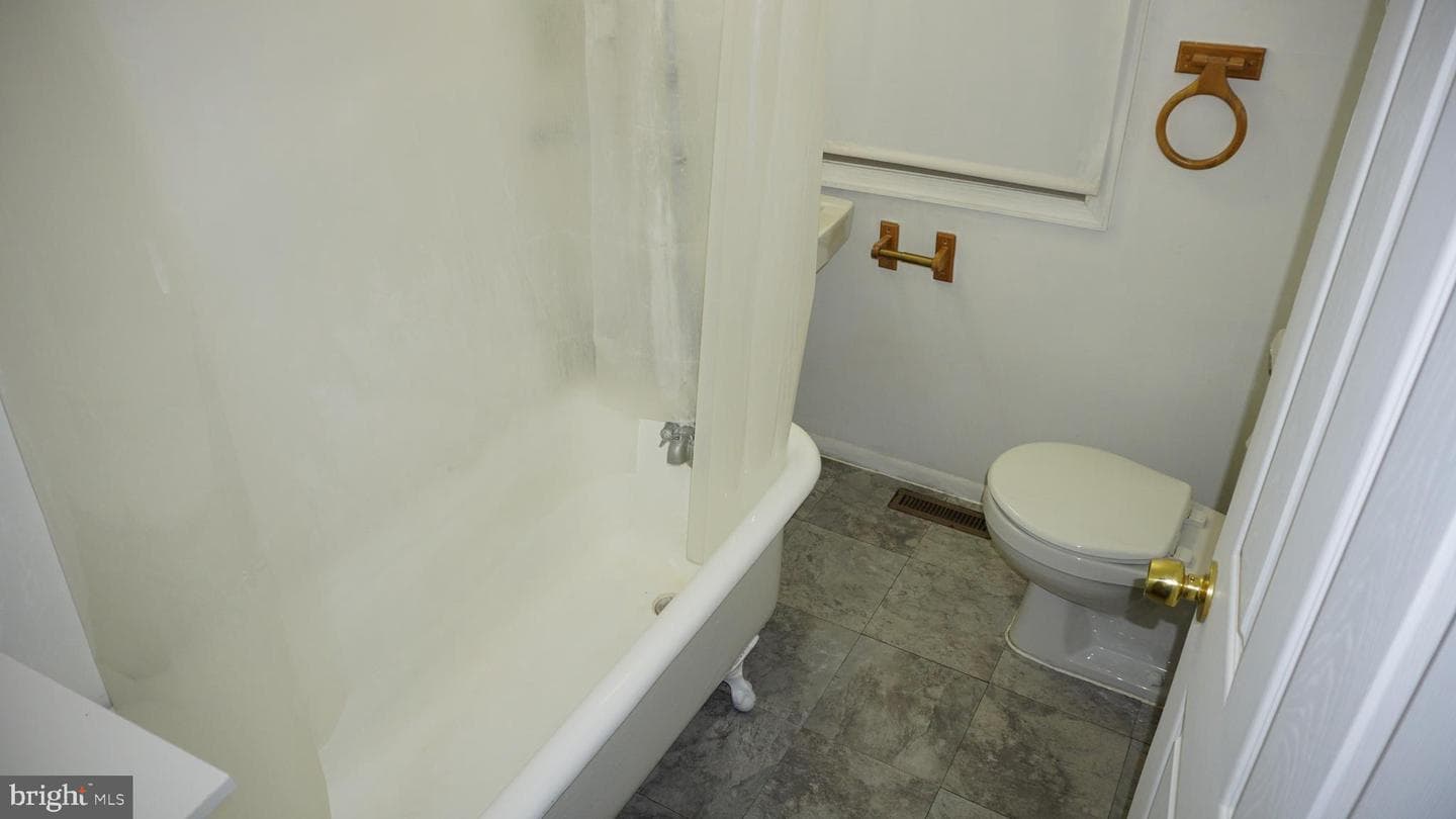 242 S Highland Avenue photo 4