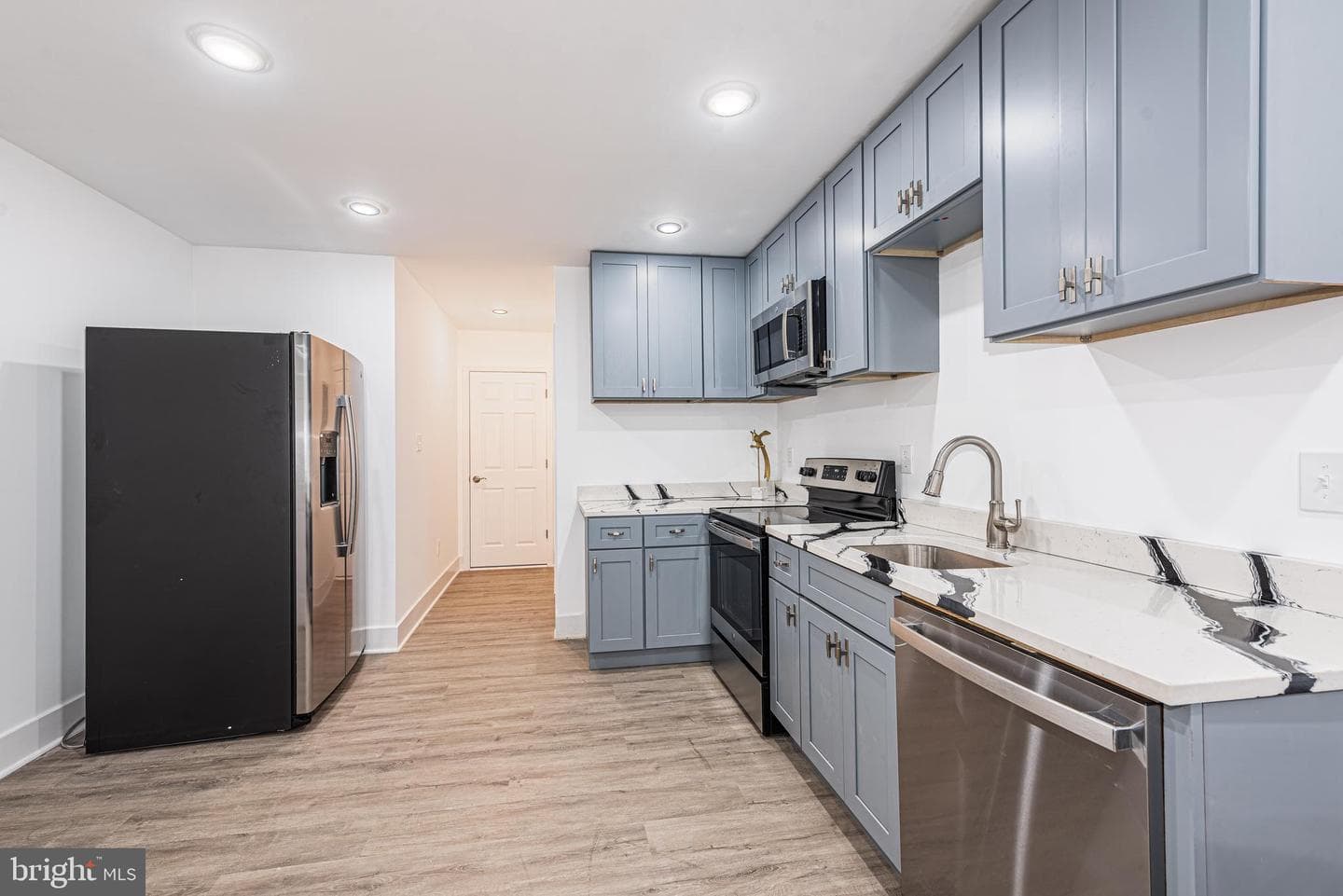 1007 N Mount Street photo 6