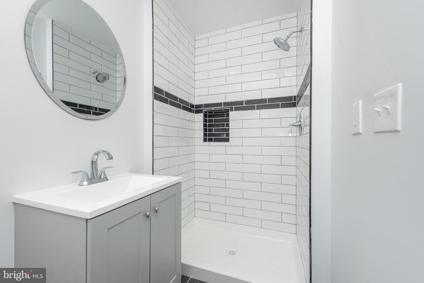 1007 N Mount Street photo 8