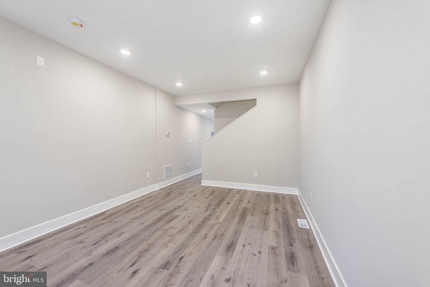 1011 N Mount Street photo 3
