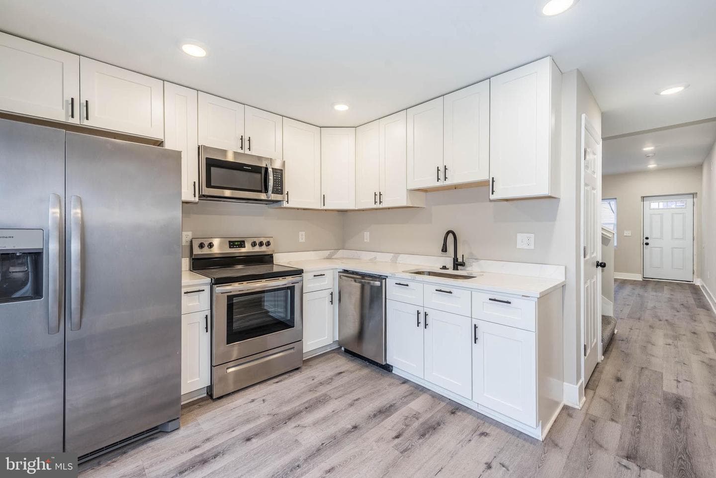 1011 N Mount Street photo 4