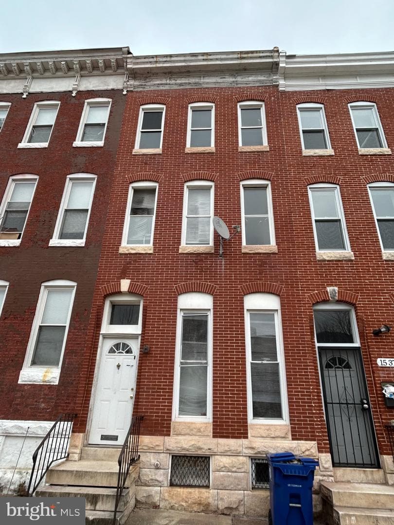 1539 N Broadway photo 1
