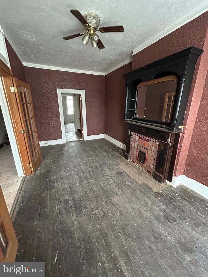 1539 N Broadway photo 2