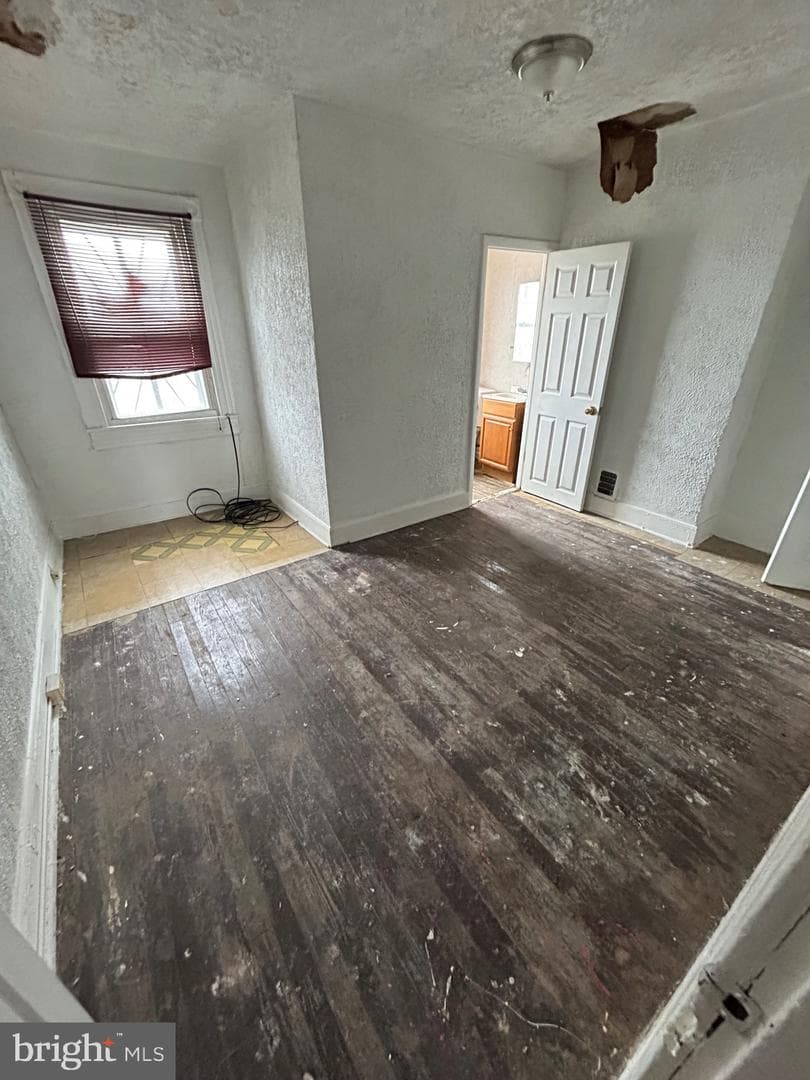 1539 N Broadway photo 7