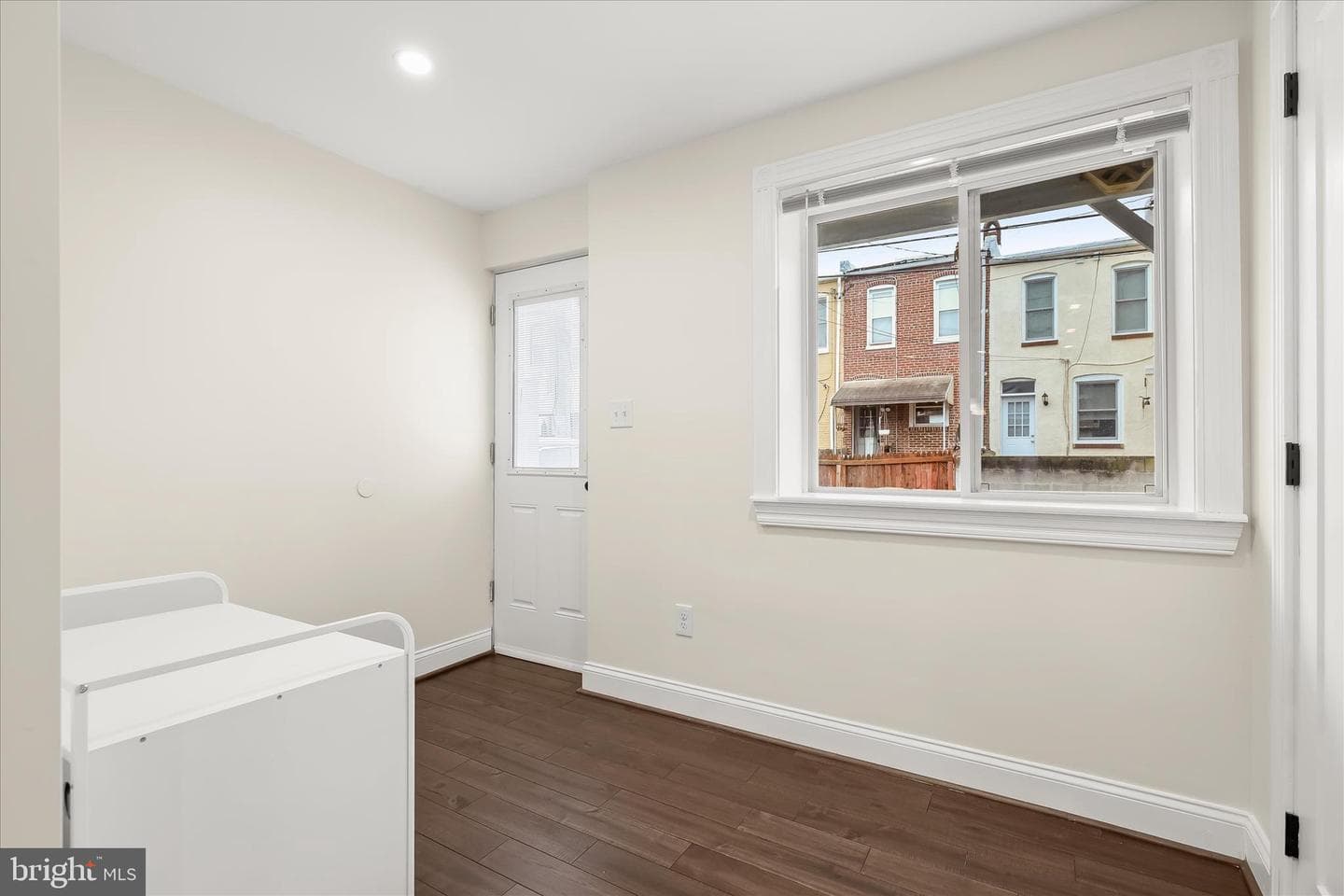 264 S East Avenue photo 21