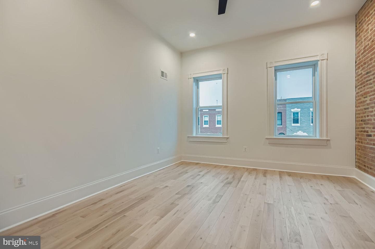 312 S East Avenue photo 17