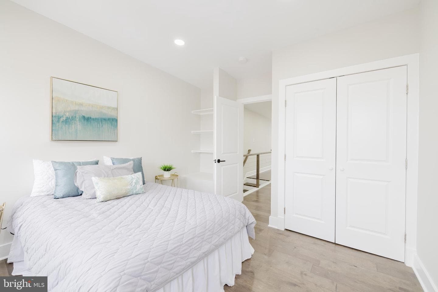 536 Laurens Street photo 23