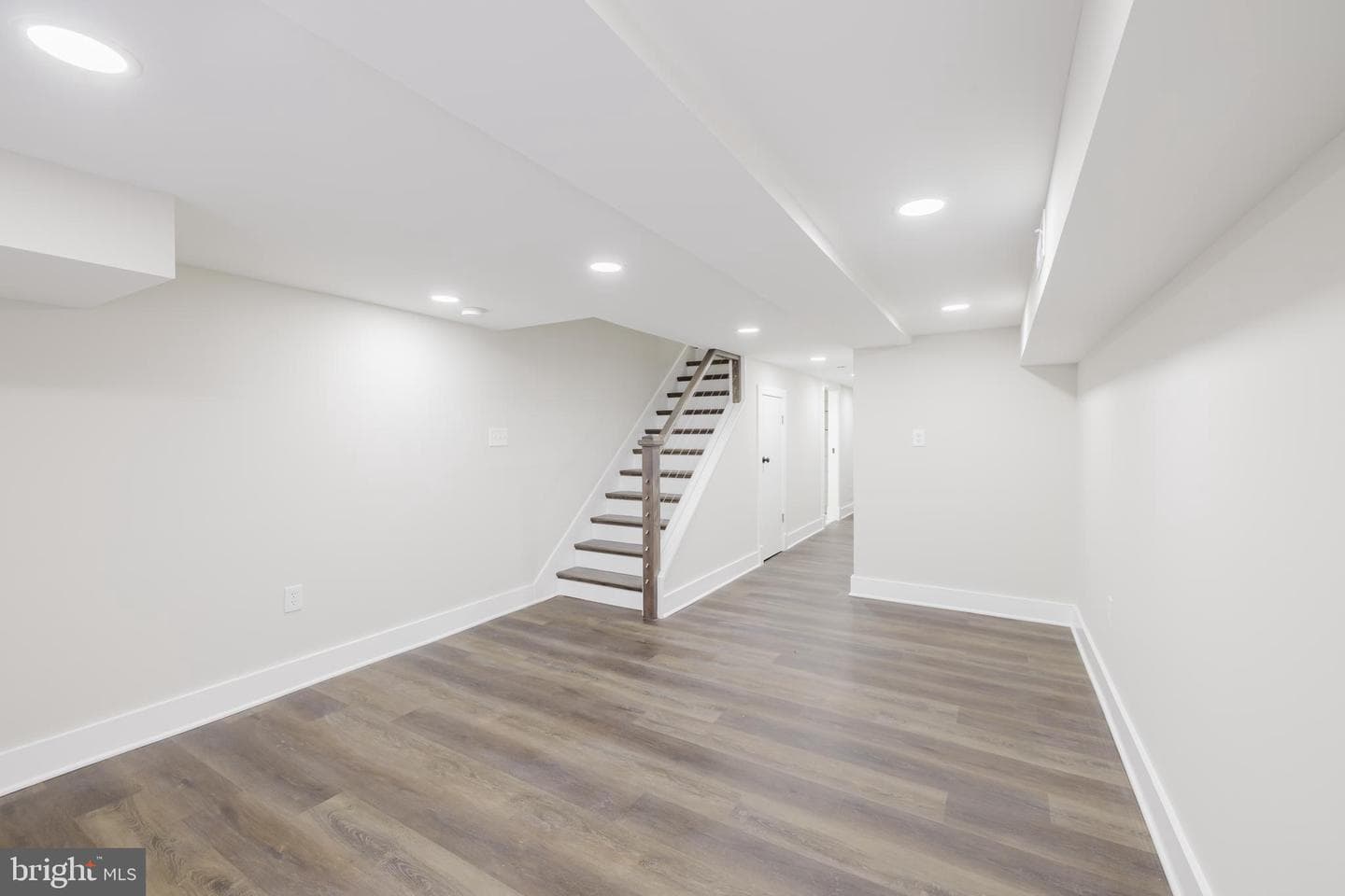 536 Laurens Street photo 26