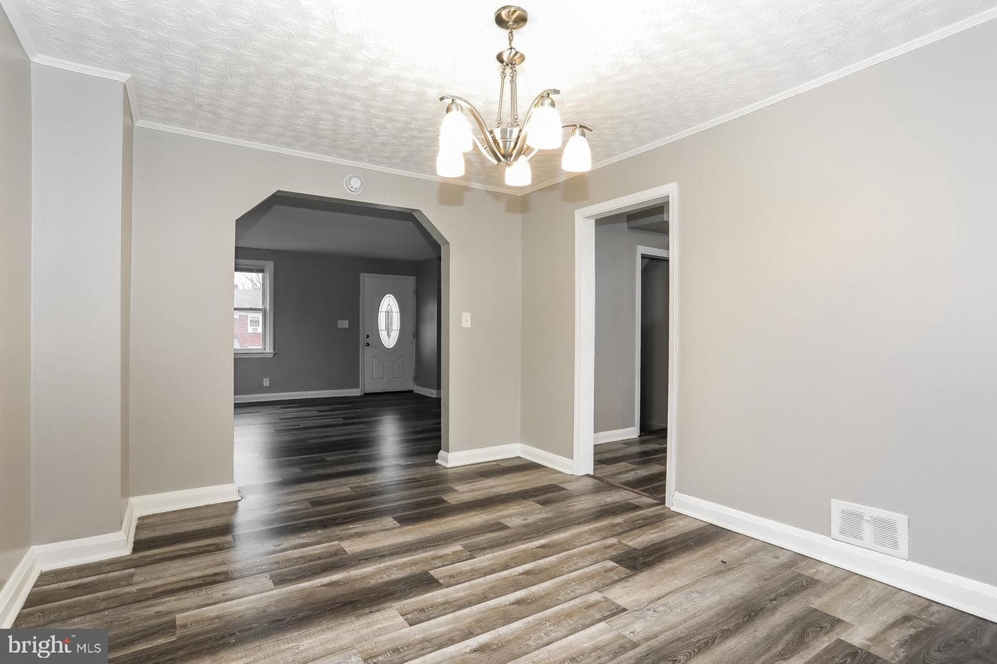 1010 Reverdy Road photo 4