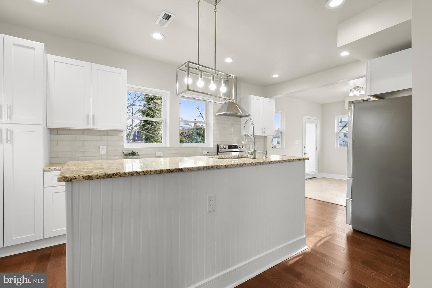5403 Hamlet Avenue photo 10