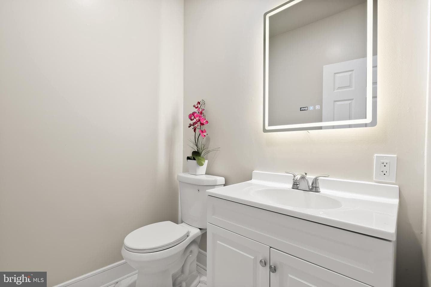 5403 Hamlet Avenue photo 18