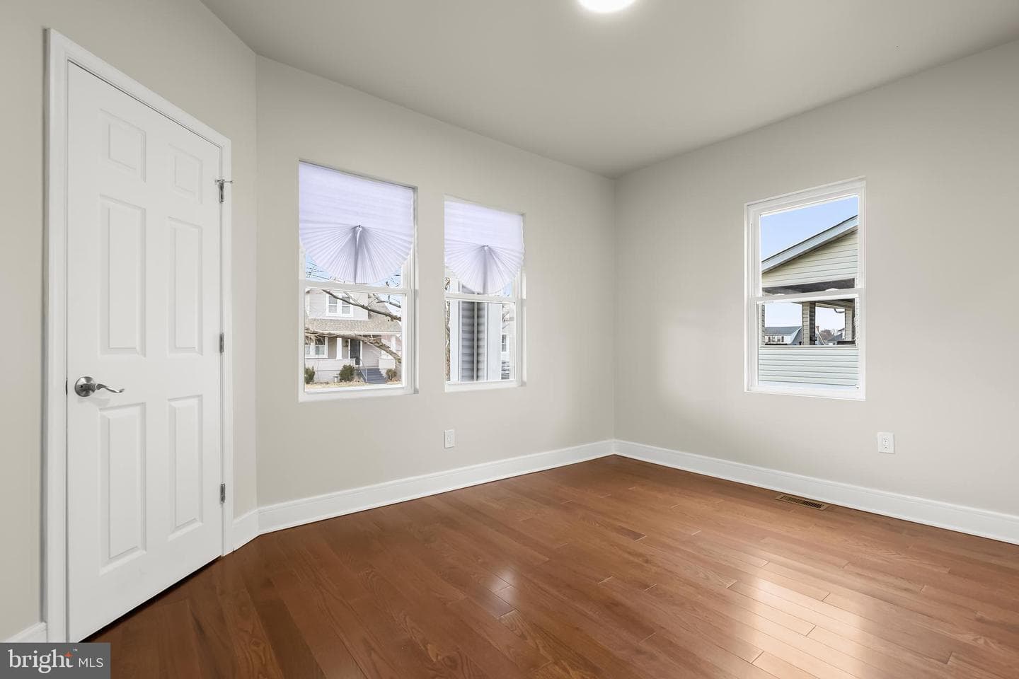 5403 Hamlet Avenue photo 19