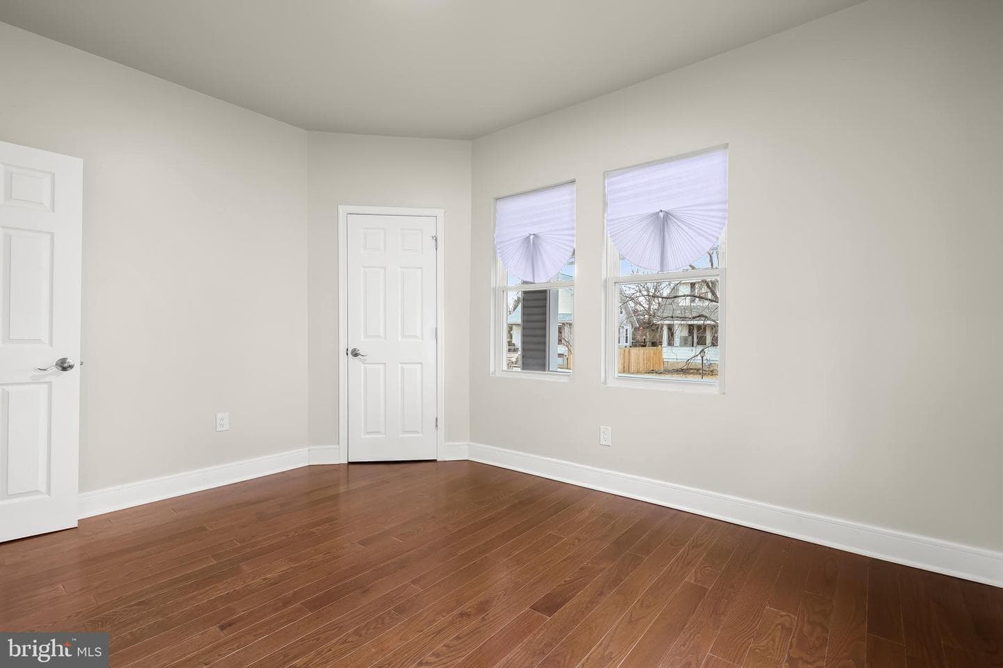 5403 Hamlet Avenue photo 20