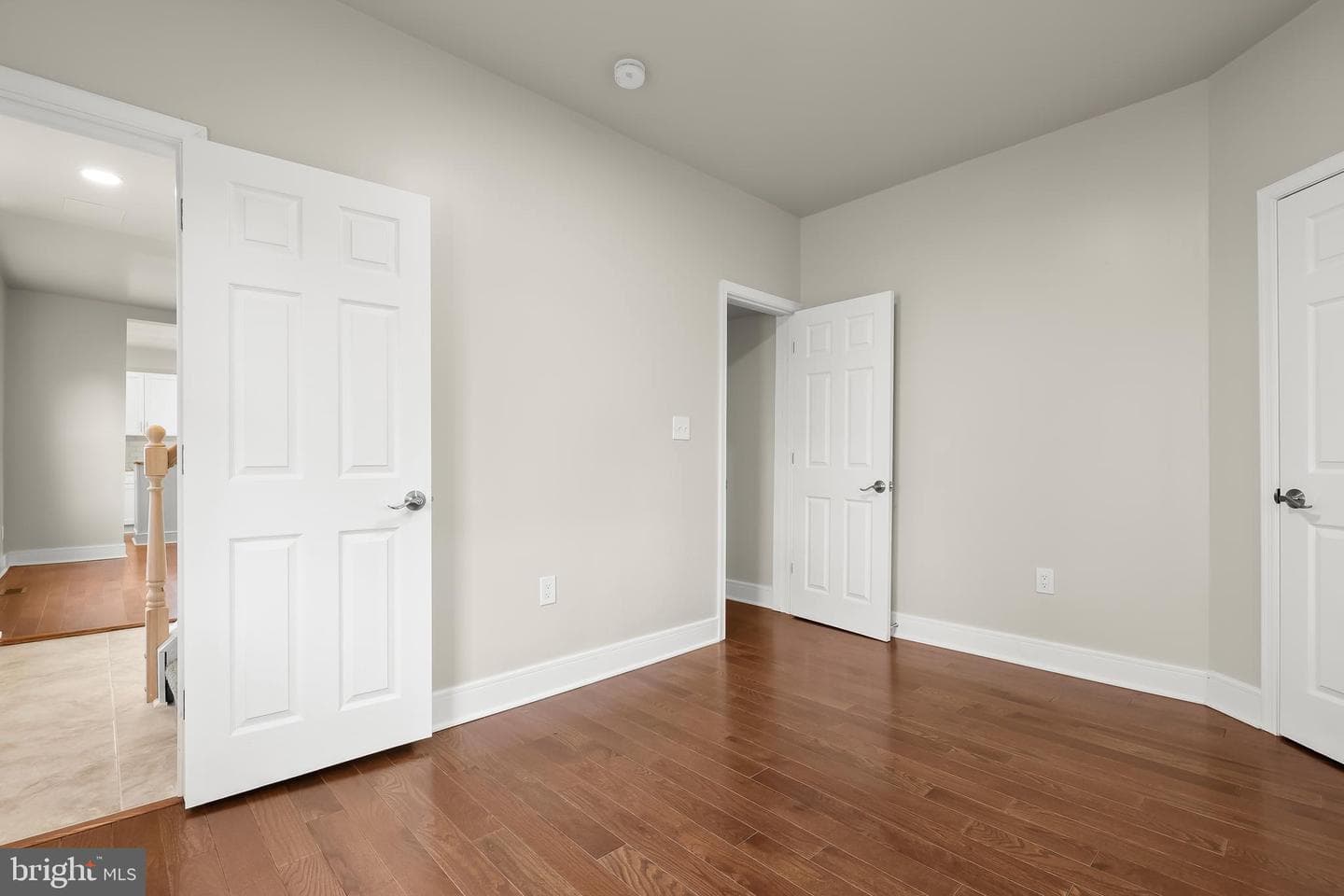 5403 Hamlet Avenue photo 21
