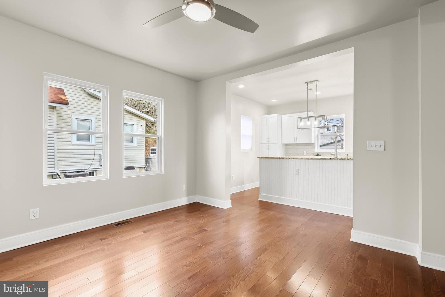 5403 Hamlet Avenue photo 29