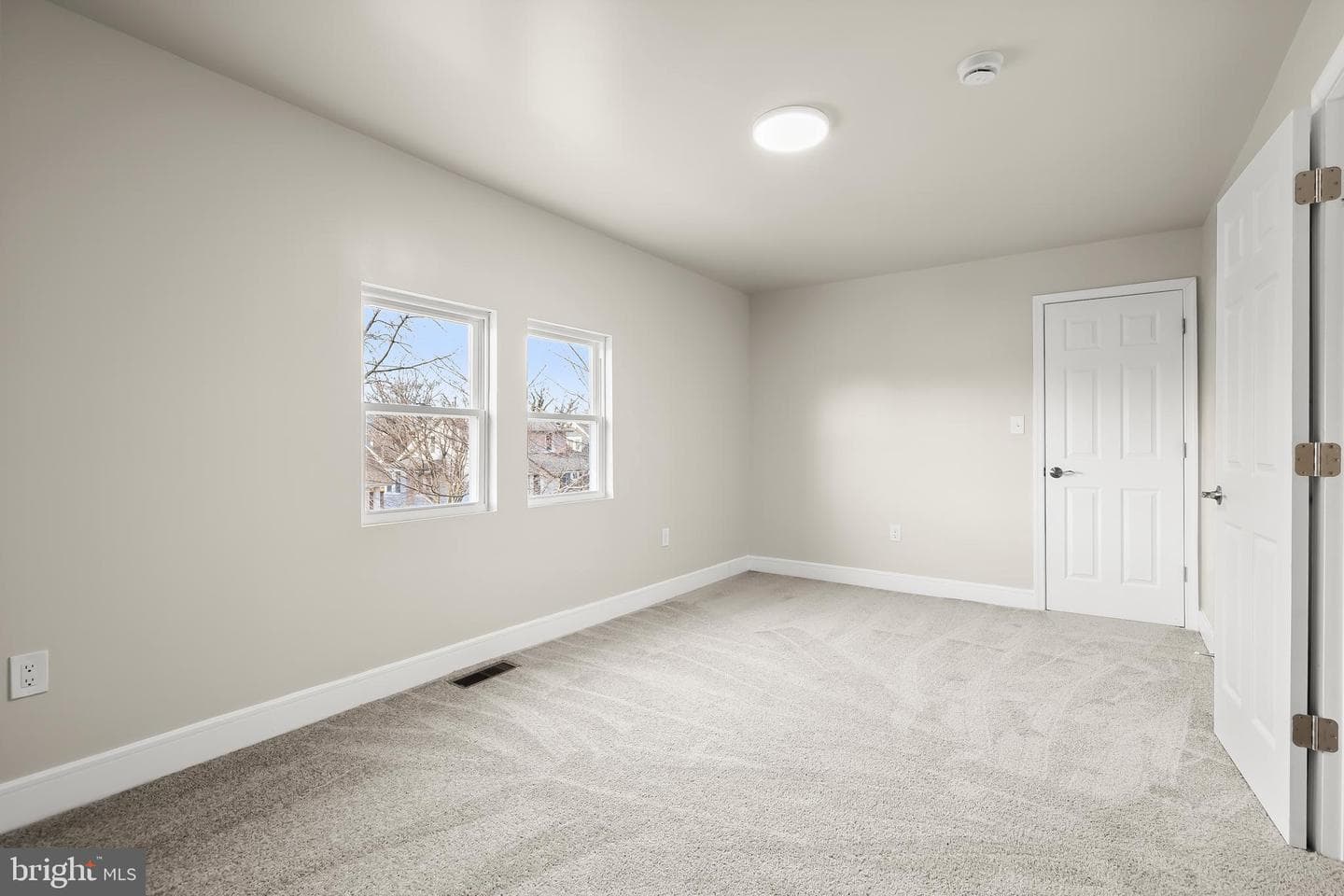 5403 Hamlet Avenue photo 33