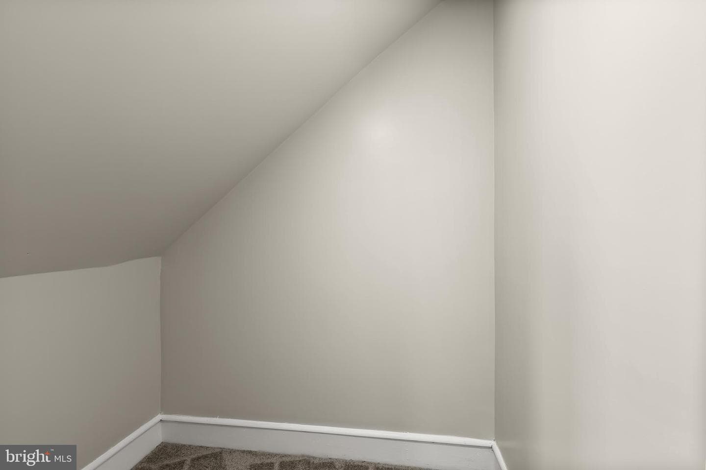 5403 Hamlet Avenue photo 35