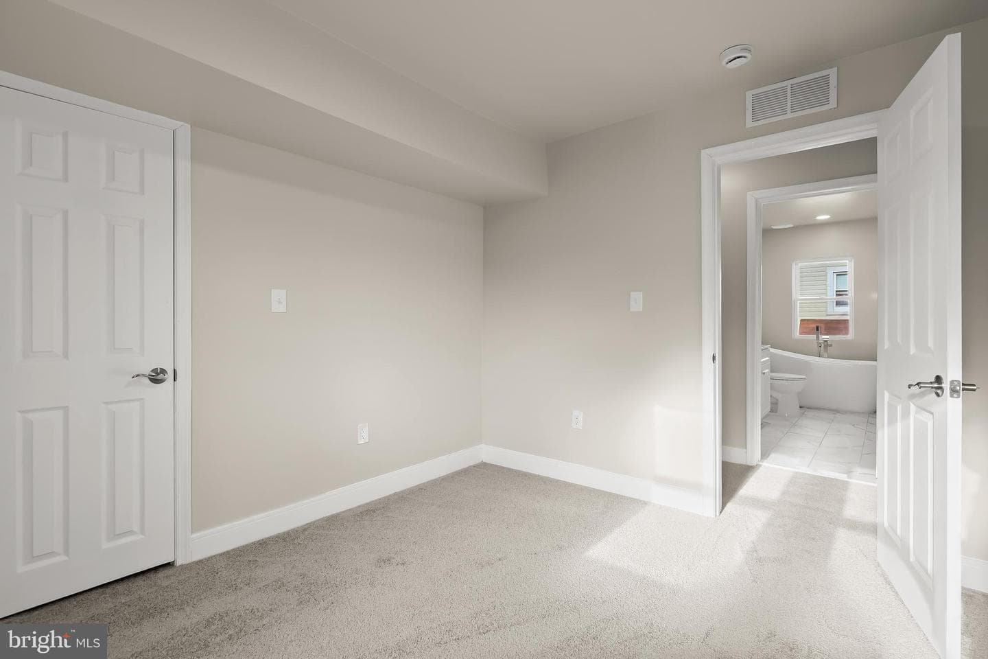 5403 Hamlet Avenue photo 37