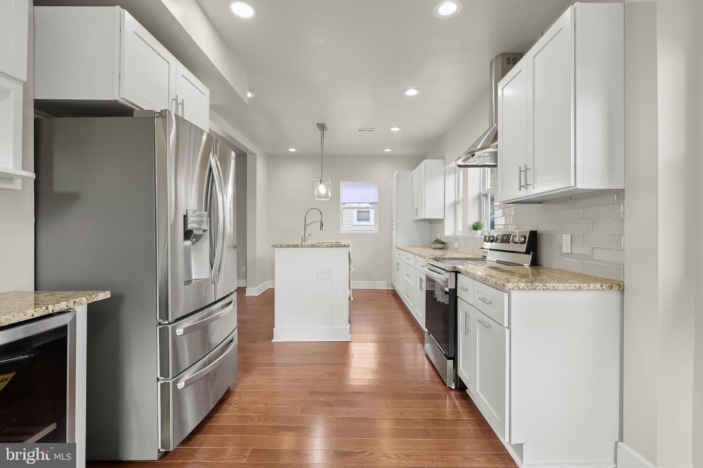 5403 Hamlet Avenue photo 9