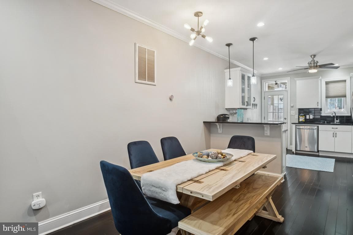 121 S Curley Street photo 10