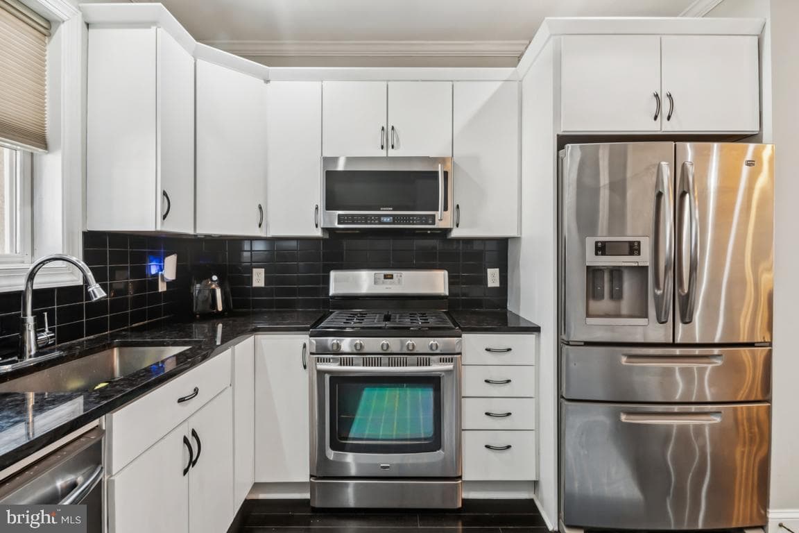 121 S Curley Street photo 17