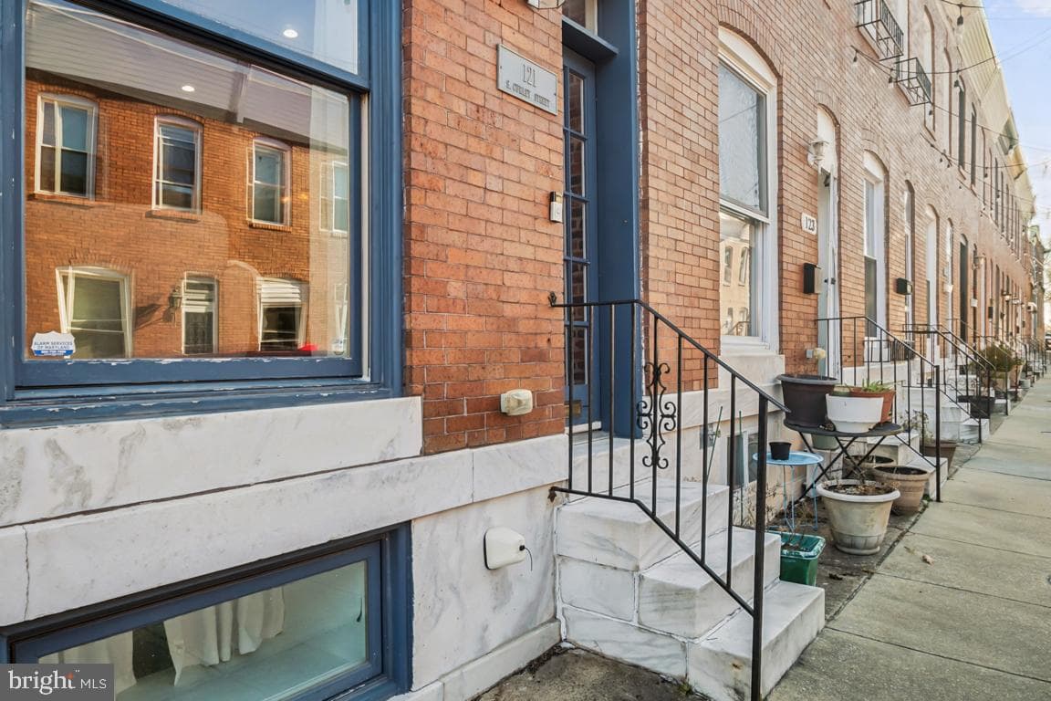 121 S Curley Street photo 3
