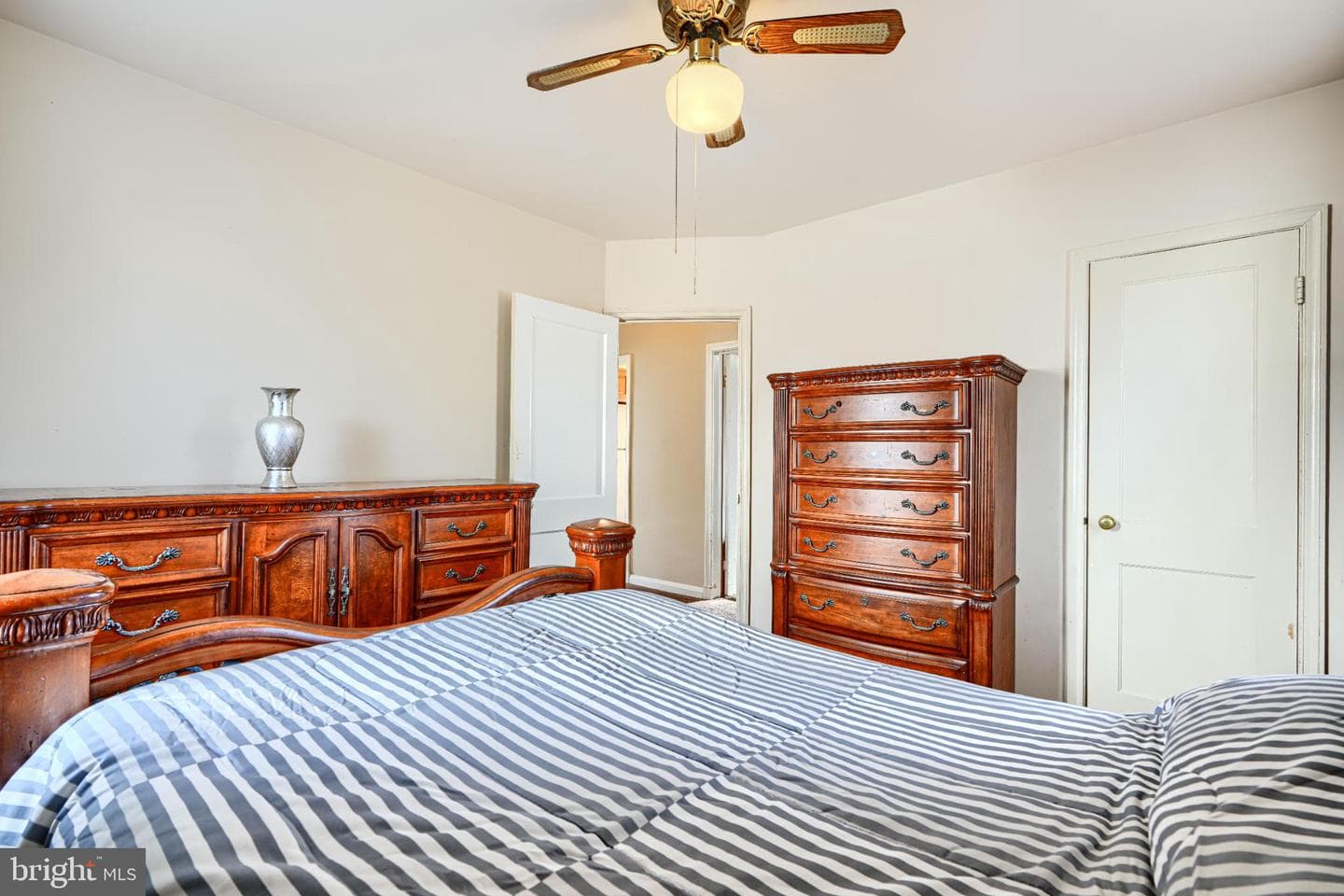 3807 Grenton Avenue photo 27