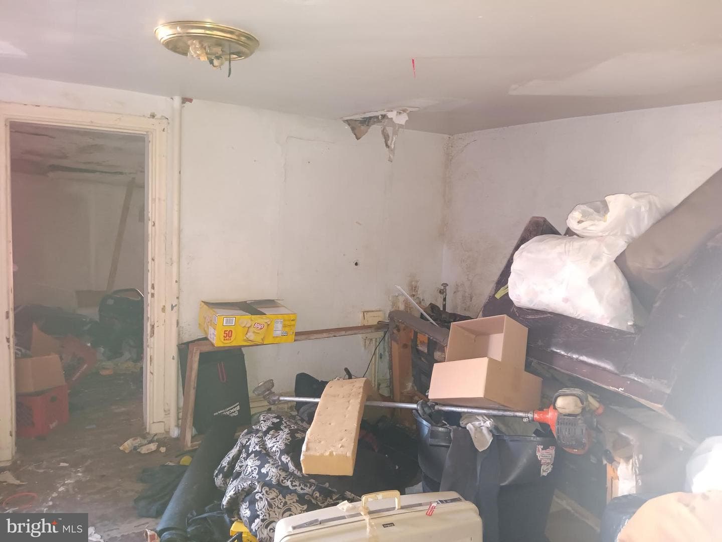 1302 N Spring St photo 2